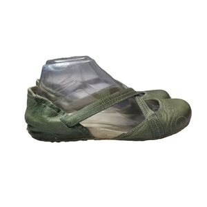 Ahnu Karma Latitude green leather yoga flats